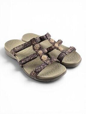 Taos Women's Celebration Grey Print Adjustable Strap Sandals 7